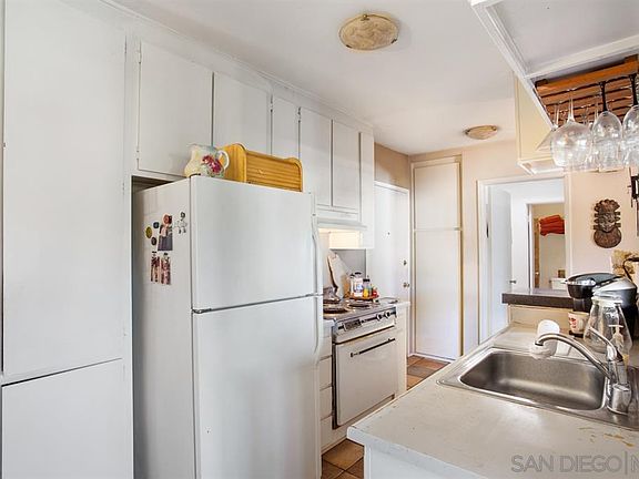 2nd image of 5051 La Jolla Blvd Unit 309