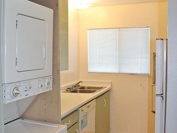 5th image of 251 S Ventura Rd Unit 217