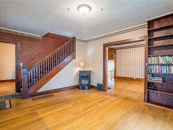 5th image of 716 Taft St