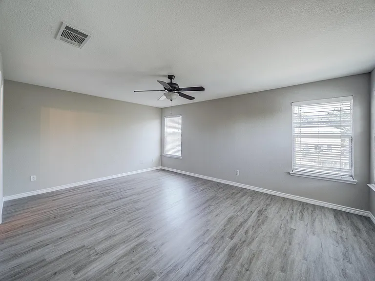 6908 Planters Row Dr — Photo 8