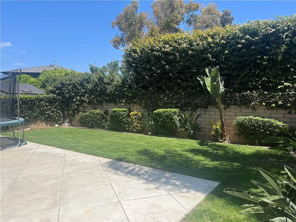 4 bed, 3.5 bath, 2575 sqft, $6,950 — Photo 2