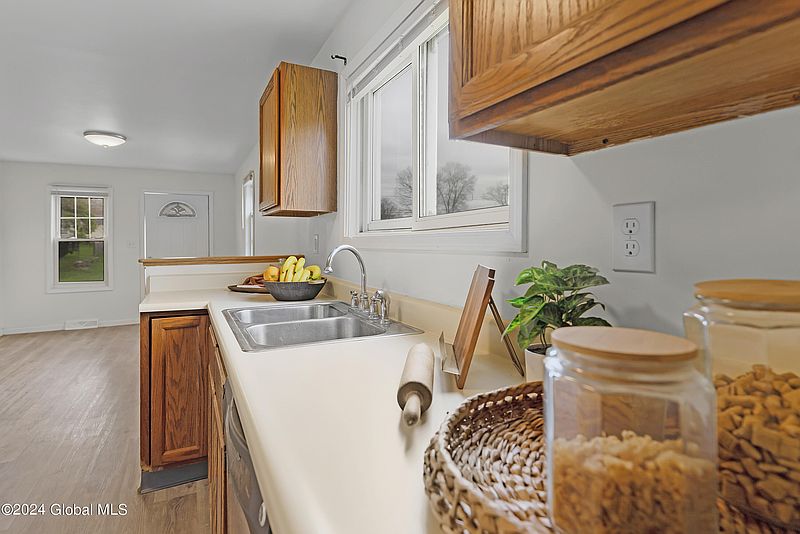 4th image of 155 Daniels Avenue
