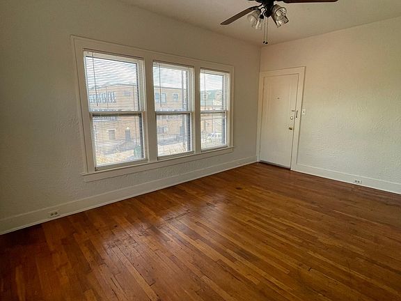 4th image of 255 E Kings Hwy #5