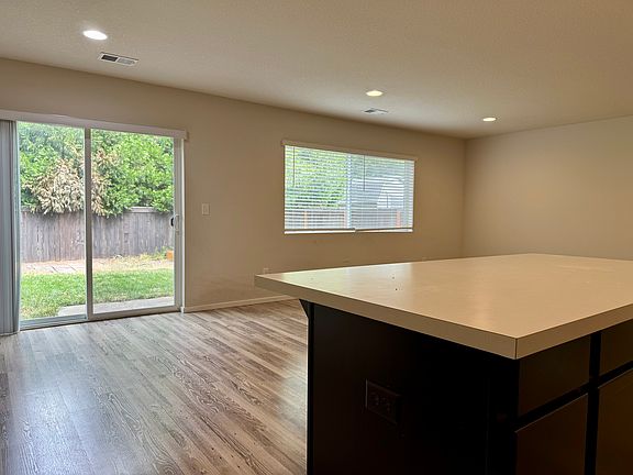 4th image of 525 NE 138th Pl