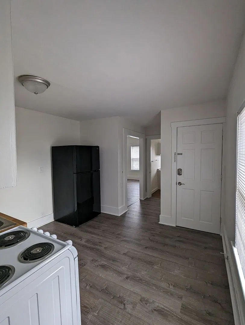 921 Western Ave — Photo 2