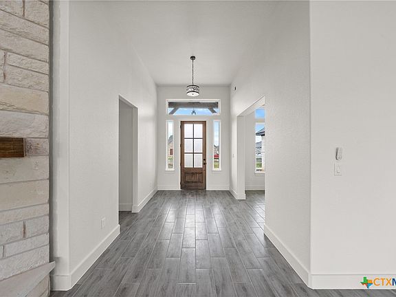 4th image of 4042 Aerie St