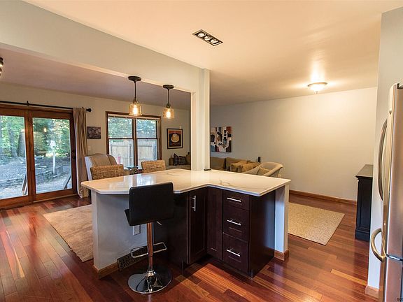 2nd image of 8 Brenden Ct