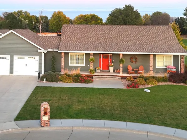 907 9th Ave, Kearney, NE 68845