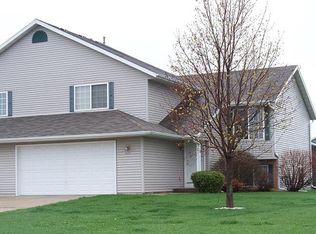 2645 N Wuthering Hills Dr, Janesville, WI 53546