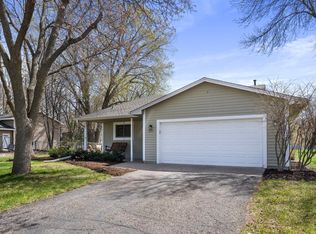 631 Bighorn Dr, Chanhassen, MN 55317