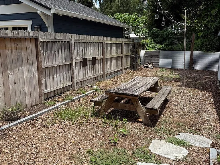 308 E Adalee St #B — Photo 13