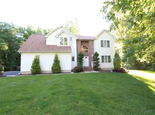 181 Pease Rd, Manalapan, NJ 07726