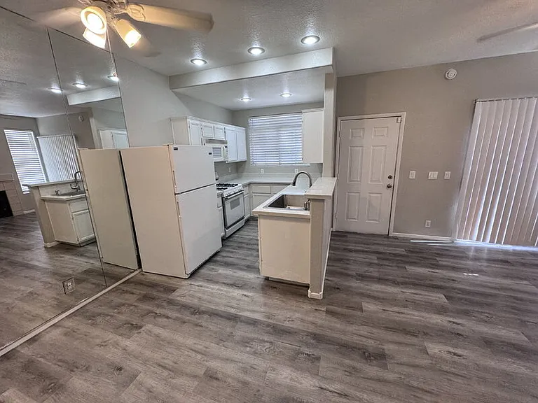 2201 Ramsgate Dr #315 — Photo 3