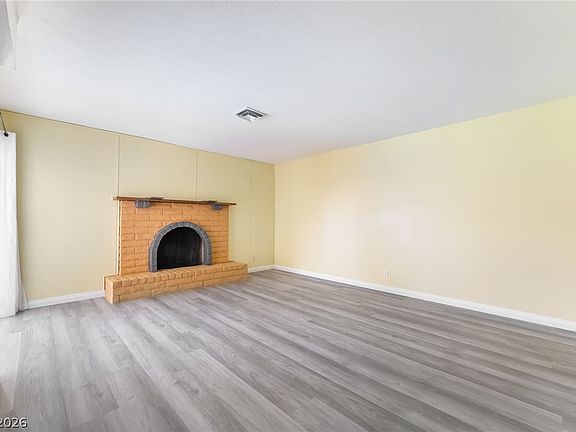 4th image of 3649 Maria St