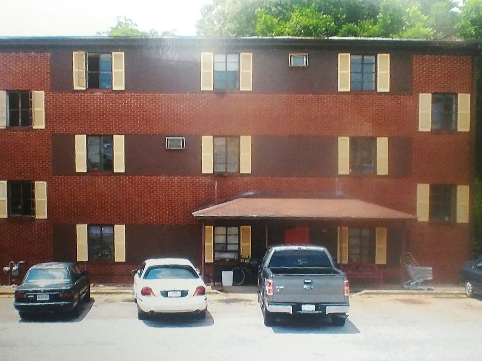 2nd image of 601 W Floyd Baker Blvd