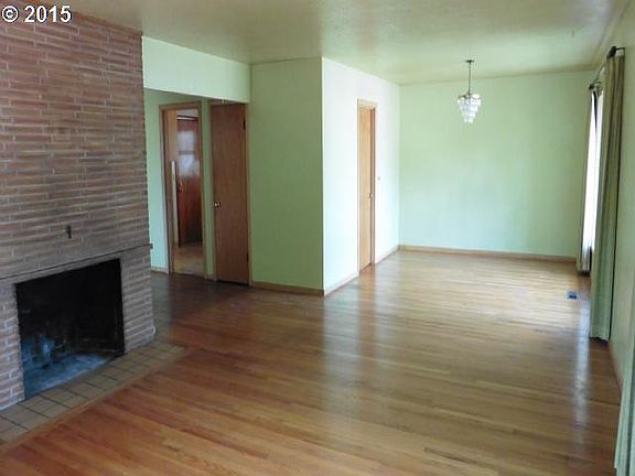 5th image of 10925 SE Garrett Dr