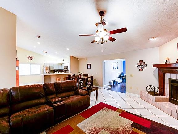 3rd image of 30529 Seaforth Dr