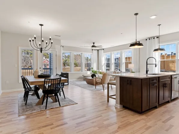 399 Neponset #112, Canton, MA 02021