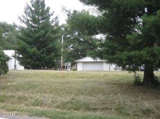 613 W Main St, Waltonville, IL 62894
