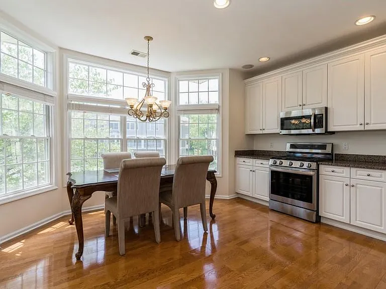605 Binghampton Ln — Photo 20