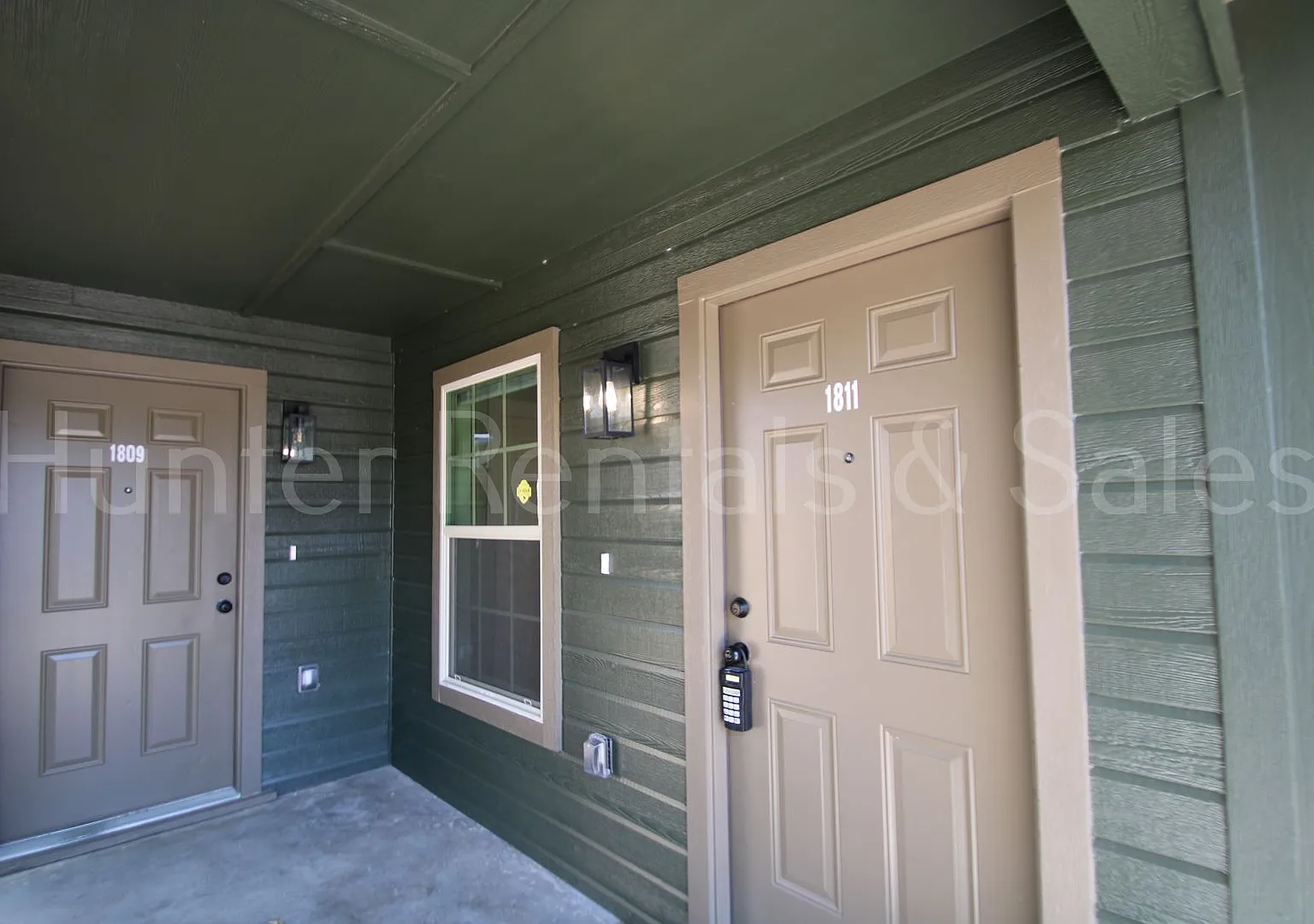 Newly Renovated 2-Bedroom Duplex — Photo 3
