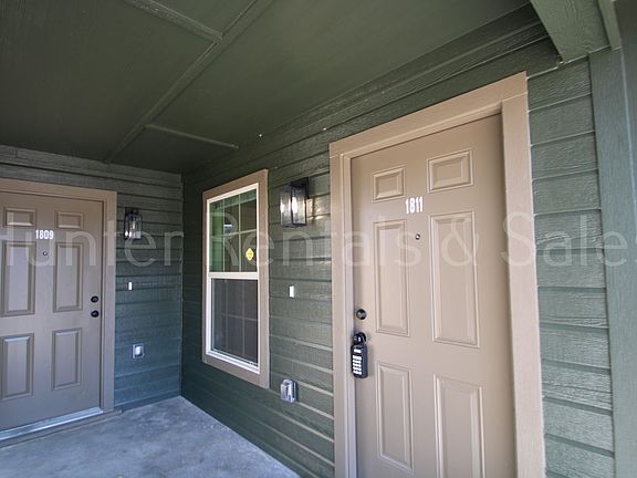 3rd image of 1811 Elkins Ave