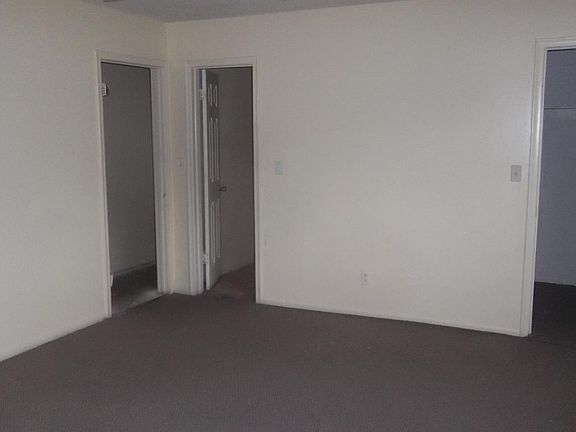 5th image of 5033 Horseshoe Cir S