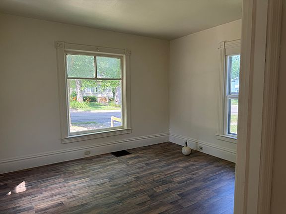 2nd image of 814 N Clinton St