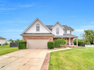 6509 Wailea Dr, Grand Blanc, MI 48439