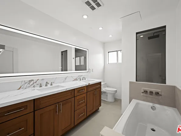 136 S Palm Dr APT 301, Beverly Hills, CA 90212