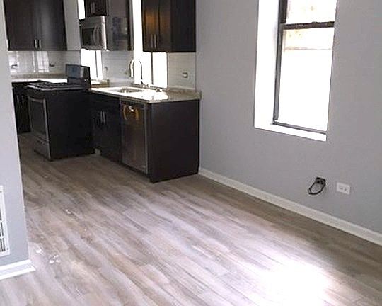 2nd image of 1420 W Blackhawk St APT 1R