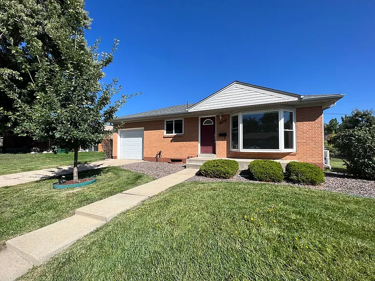 1365 Lucille Ct — Photo 2