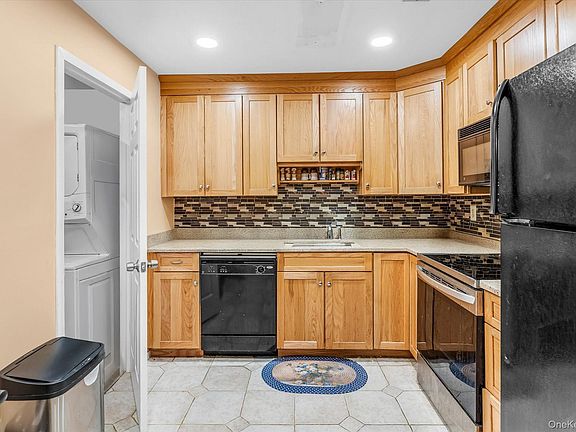 5th image of 881 Skyline Dr #881