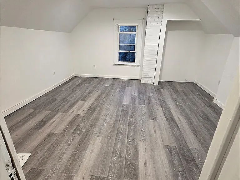3 bed, $1,000 — Photo 4