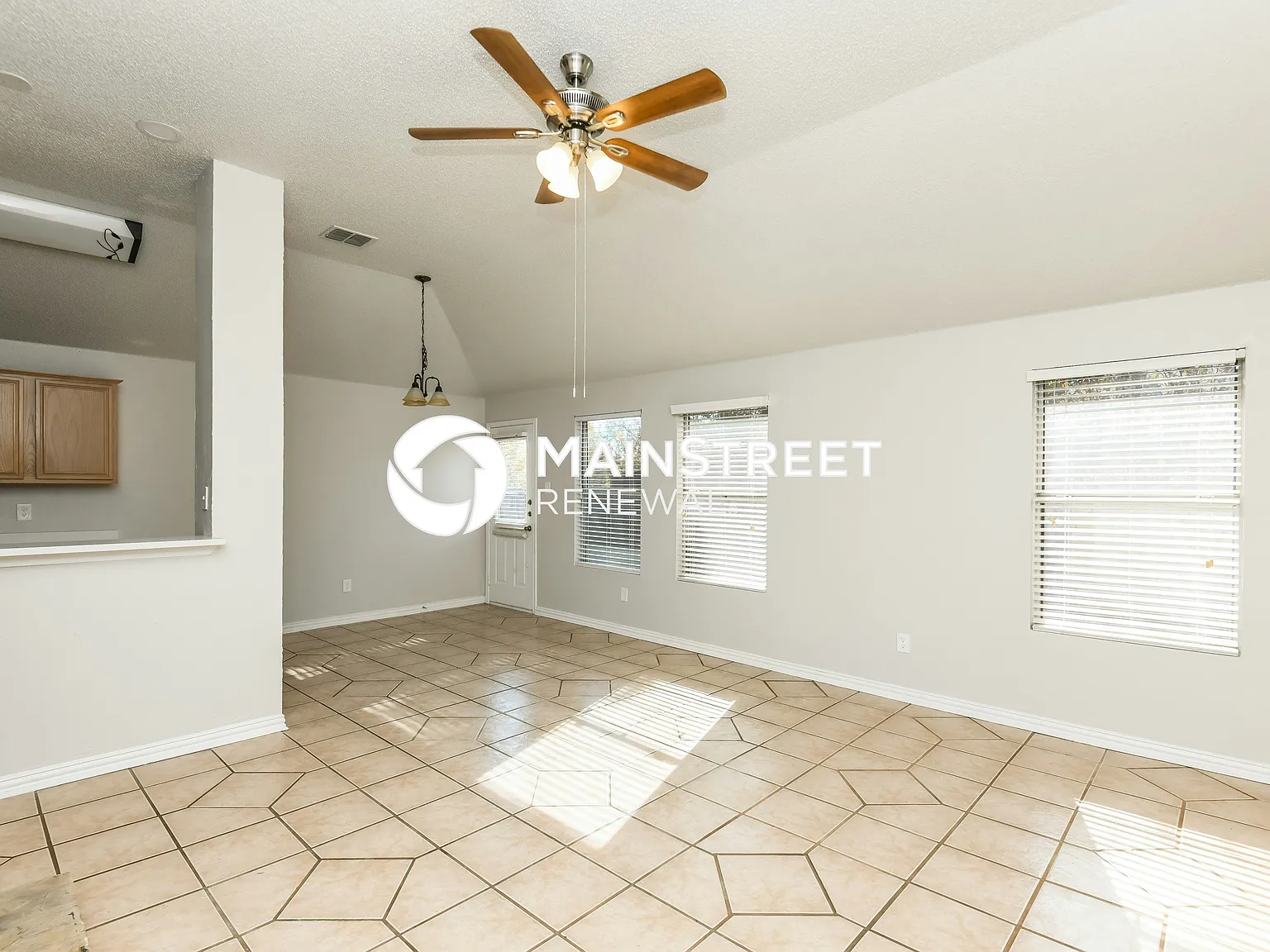 822 Langford Dr — Photo 2