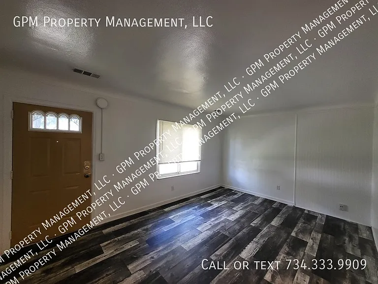 11764 Syracuse St — Photo 4