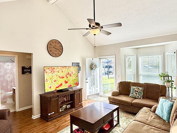 5th image of 209 Dorchester Dr