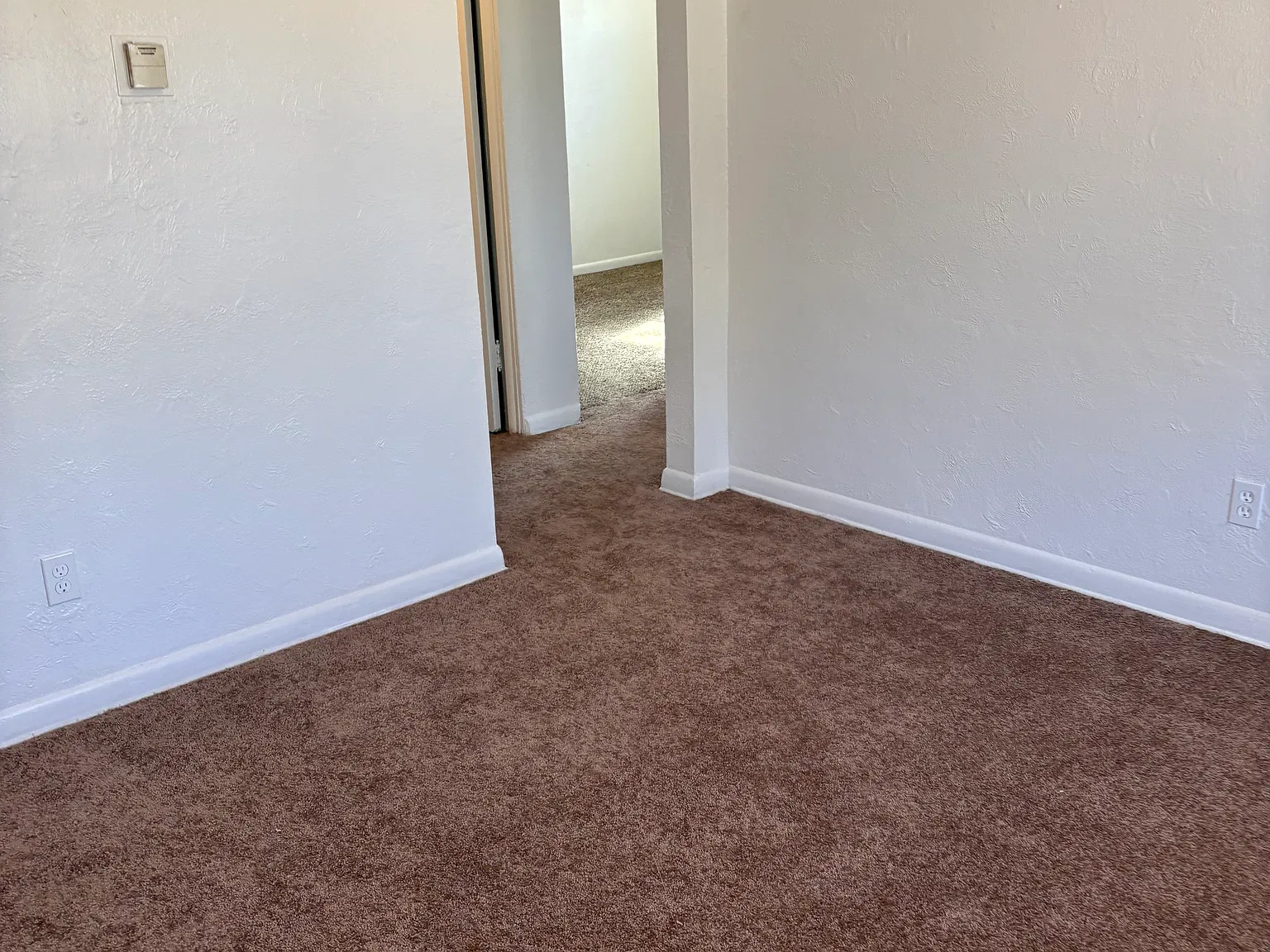 2 bed, 1000 sqft, $1,900 — Photo 3