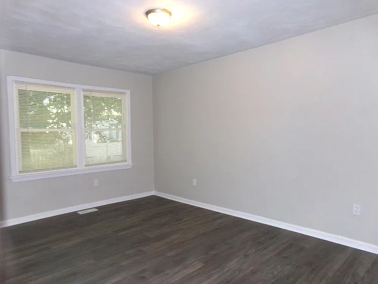 415 W 32nd St — Photo 15