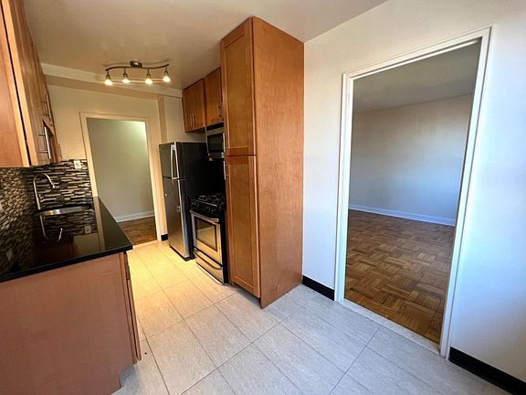 3rd image of 188-35 69th Ave #6C