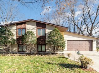 5272 Red Oak Dr, Mounds View, MN 55112