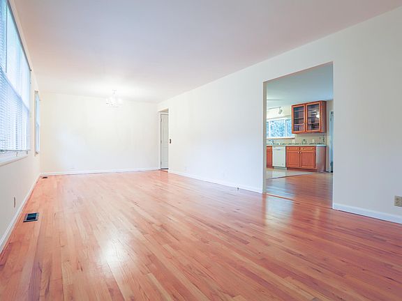 4th image of 2100 W Wedgwood Dr
