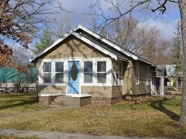 115 Hart St, Charles City, IA 50616