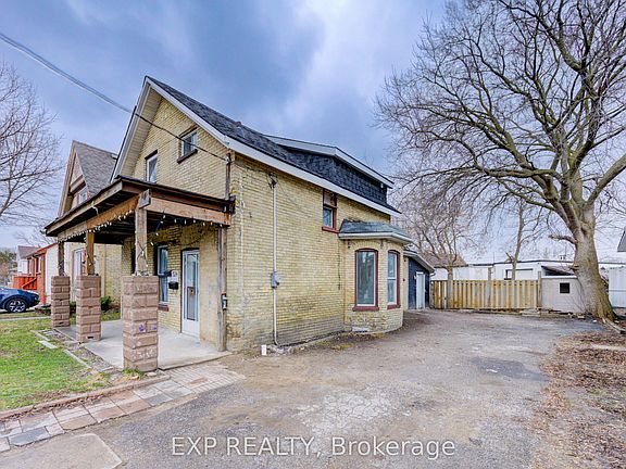 3rd image of 524 Simcoe St