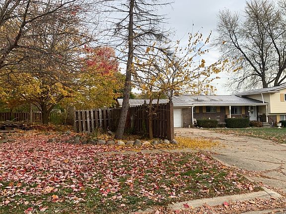 3rd image of 620 Bedford Pl