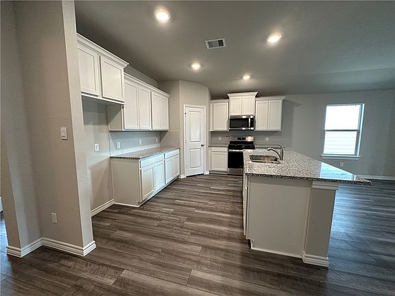4th image of 1130 Canton Dr