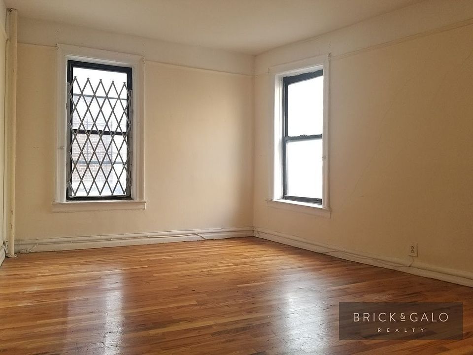 2nd image of 50 Lincoln Rd APT 2C
