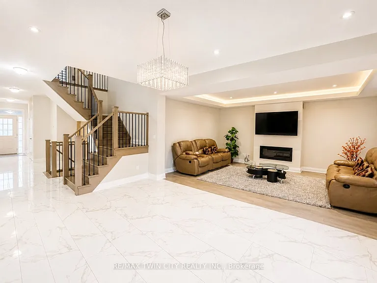 514 Bridgemill Cres — Photo 3