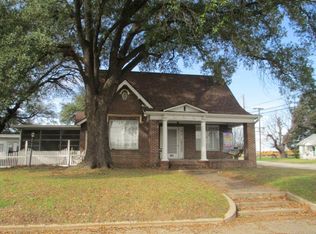 106 N Crockett Ave, Cameron, TX 76520
