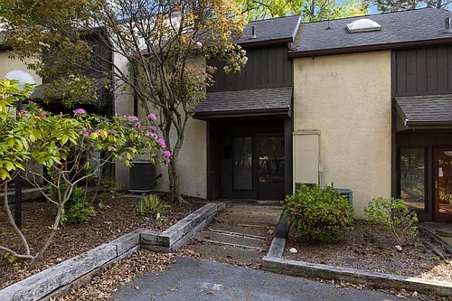 115 Becchnut Streetunit E #2 Photo 1